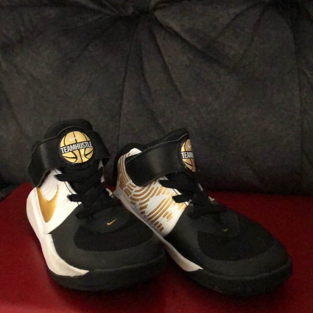 Boys nikes